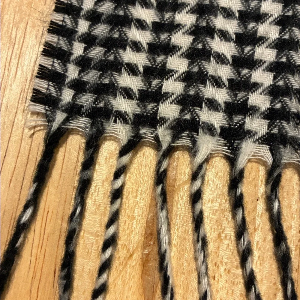 Cashmink by V. Fraas Black and White Houndstooth Acrylic Scarf with fringe